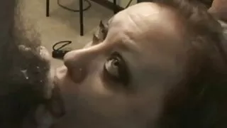 La belle demi-soeur blonde Allie Nicole montre video de porno francais son butin et fait une belle pipe