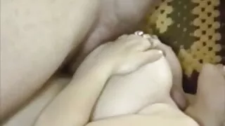 Une blonde sauvage et une rousse brillante donnent un bon videos porno gay francais titjob à un ami chanceux