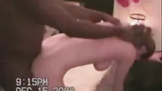 Rousse film porno francais complet gratuit pâle avec un joli buisson rouge dans sa chatte chevauche une grosse bite noire