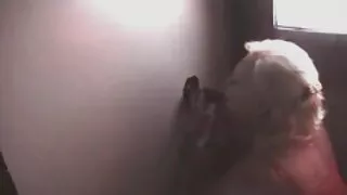 Une video film porno francais blonde au gros cul se fait baiser par derrière