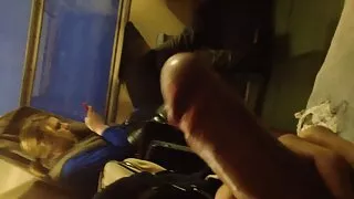 Retenue sur le sol, la salope Ashley Lane se fait punir la vidéo porno vf chatte