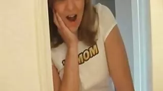 Salope blonde film porno en version francaise aux tétons percés suce une bite chaude et se fait baiser dans le cul