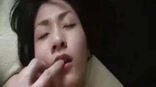 La nana japonaise Chisato Mukai dans film porn français gratuit une scène de sexe sensuelle et torride