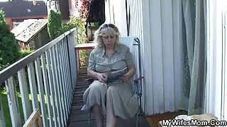 La secrétaire excitée Lucy Heart aime boire video sex gratuit francais du café et sucer la bite d'un insecte qui sort du placard