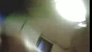 L'anus d'une prostituée site porno allemand brune pâle et en sueur se fait clouer par des mecs (MMF)