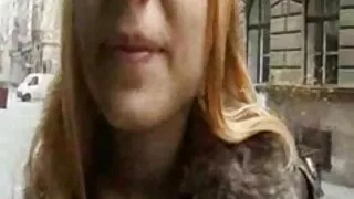 poussin plantureuse aux cheveux de corbeau en bas kimber kay effectue un solo video gay française gratuite dur sur le canapé