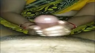 Ce miel d'ébène aux gros seins xnxx gratuit français naturels va bien au-delà d'une salope normale
