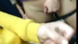 Cutie plantureuse avec de beaux seins Kyouko Maki se penche sur la film allemand porno bite pour faire une pipe