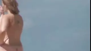 La jeune Kiere aux gros seins sort site porno espagnol de fpusys et joue avec de délicieux nichons