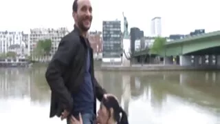 Cutie rousse pâle avec de petits seins n'a rien film gratuit x francais contre la double pénétration