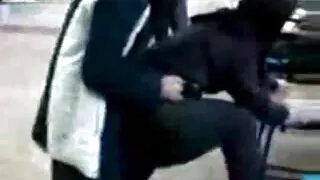 Une prostituée asiatique affamée de bites suce furieusement film porno amateurs français une grosse bite blanche